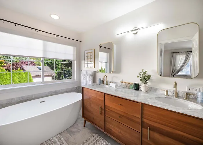 Spacious 4Br Kirkland Retreat Games