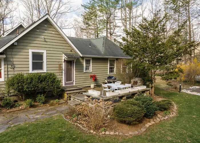 Phoenicia Farmhouse - Heated Pool With Mountain View Oasis