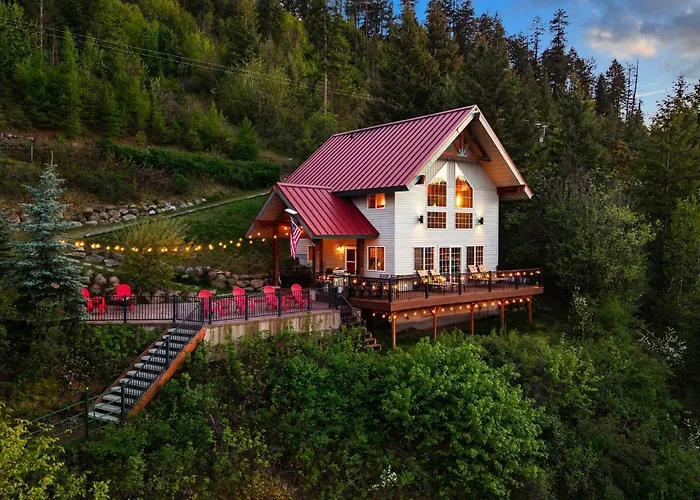 Lake Coeur D'Alene Cabin Dock & Fire Pit