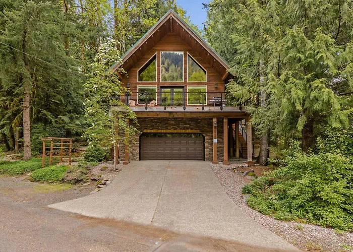 Spacious Cabin With Forest Views Hot Tub Bbq Wrap Around Deck