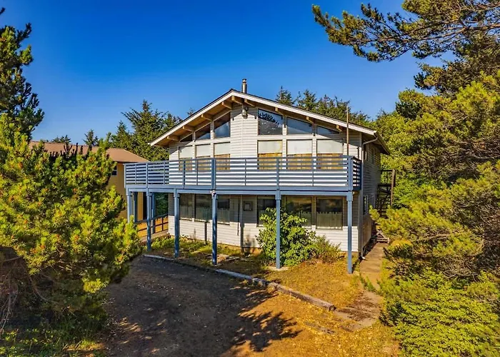 Cozy Copalis Beach Cottage Escape