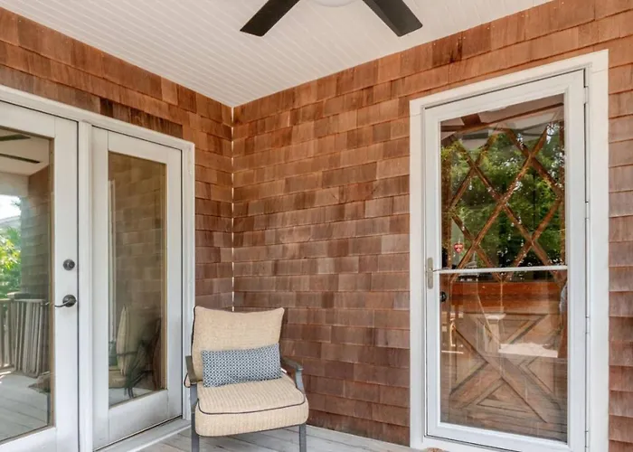 Quahog Cottage- Full Home With A Private Yard