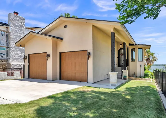 4Br Lakefront Escape For 12 W Hot Tub & Patios