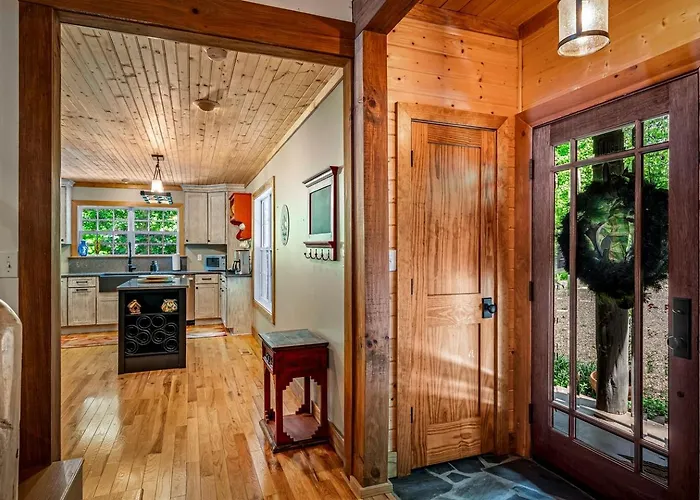 Secluded Cabin With Firepit, Swing Bed & Views Retreat In Fort Payne, Alabama