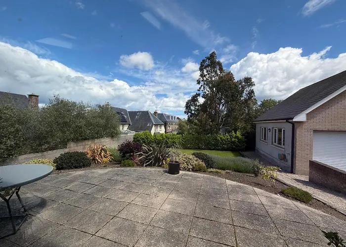 Luxury 4Bdr Retreat With Garden And Workspace