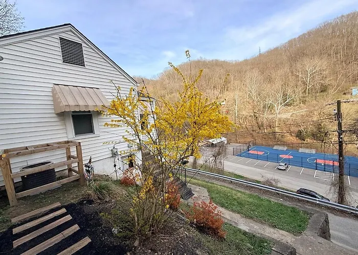 Completely Renovated For You Mountain View Cottage