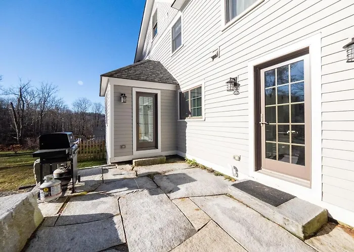 Sunsets On Blue Hill, Newly Renovated Farmhouse