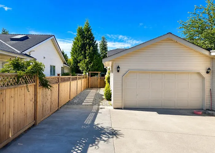 Spacious Family-Friendly 3Br Suite Near White Rock Beach