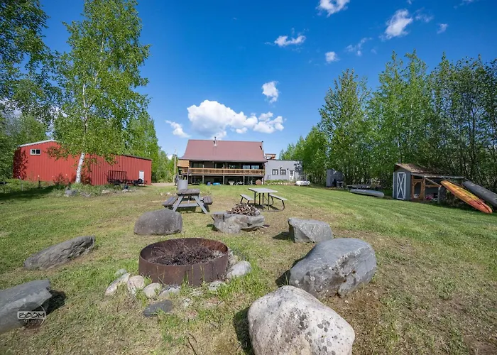 Lakeside Retreat- Charming 5 Bedroom With Kayaks