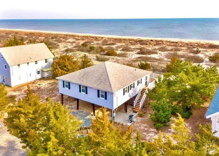Beachview: On Beach. Pool Table. Pet-Friendly.