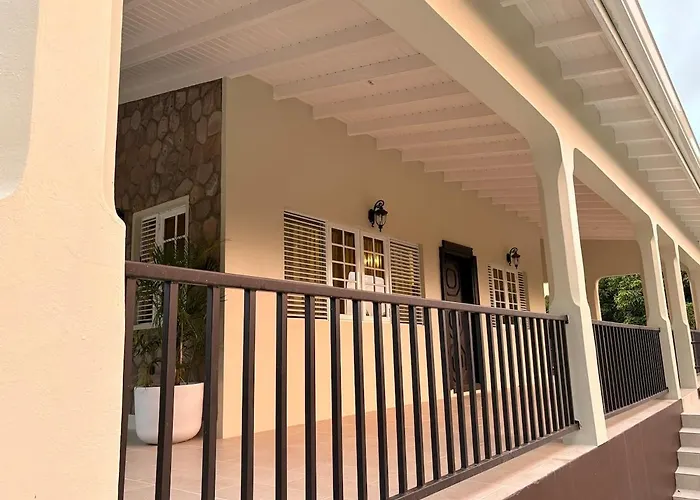 Coco Palm - Tropical Island Retreat