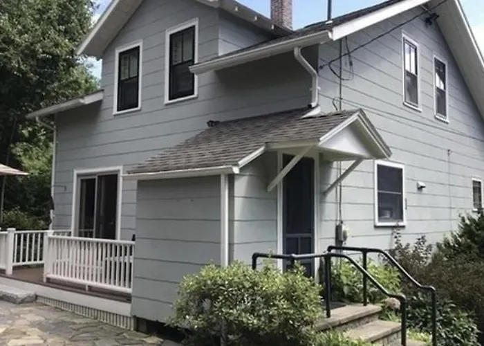 3Br Rockport Coastal Retreat | Walk To Beach