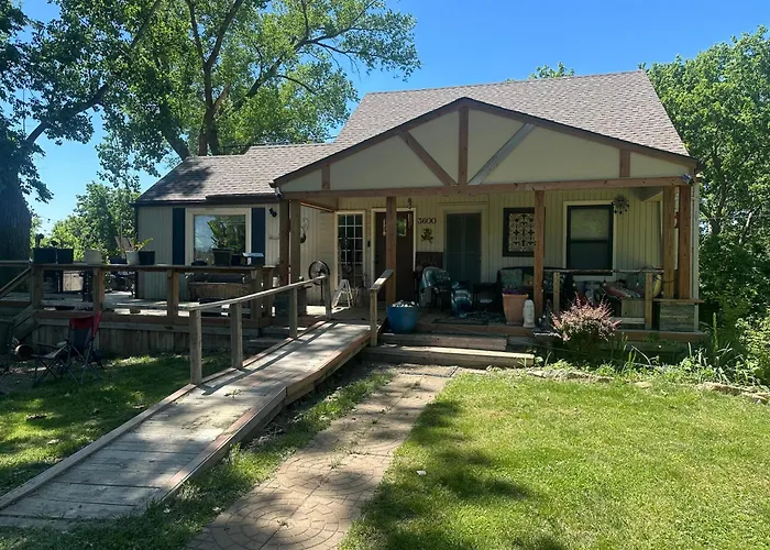 Private Kc Compound Fire Pits, Patios & Skyline Views