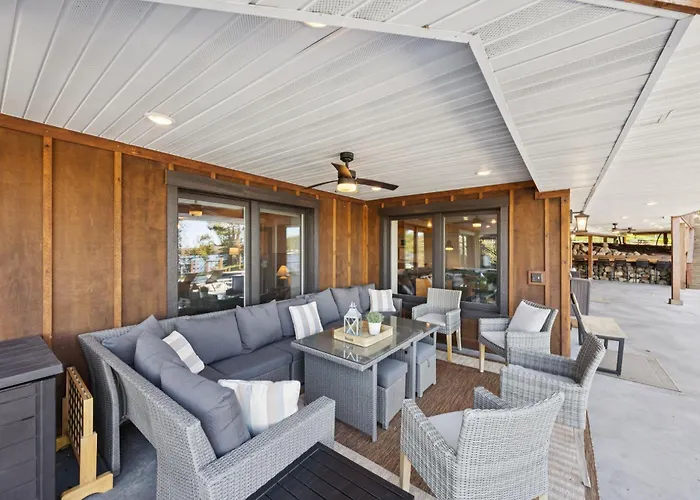 The Lodge At Long Lake - Pool, Theatre, Hot Tubs