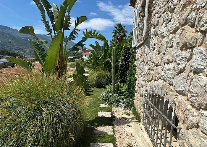 Villa Maria Pia - Mediterranean Luxury, Sea Views, Private Beachfront Parking, Near Monaco & France