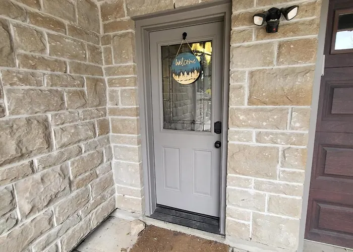 Elora, 2 Bedroom Close To Downtown - Diamond In The Rough