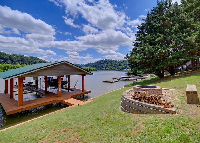 Waterfront Deck W/ Mtn View! Claytor Lake Retreat