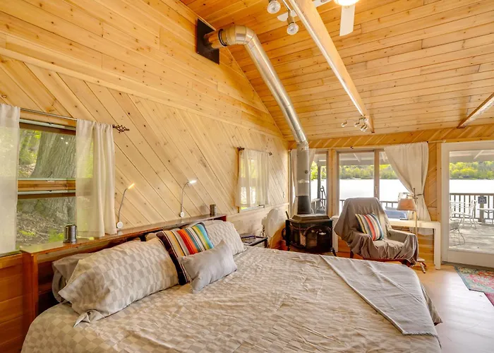 Waterfront Berkshires Studio W/ Dock On Goose Pond
