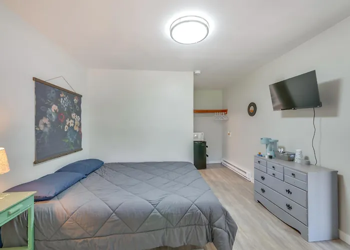Cozy Room Near Schroon Lake Marina, Town & Beach!