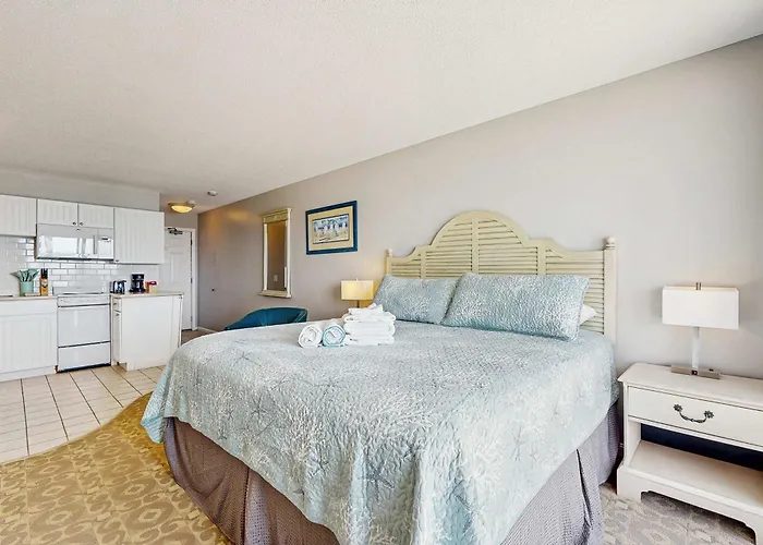 Oceanfront Escape With Full Kitchen Bay-View Balcony Ac & Firepit