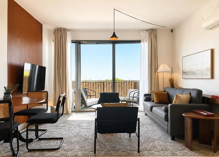 Bay View Designer 2Br - Best Location With Balcony, Gym, And Terrace - Sleeps 6