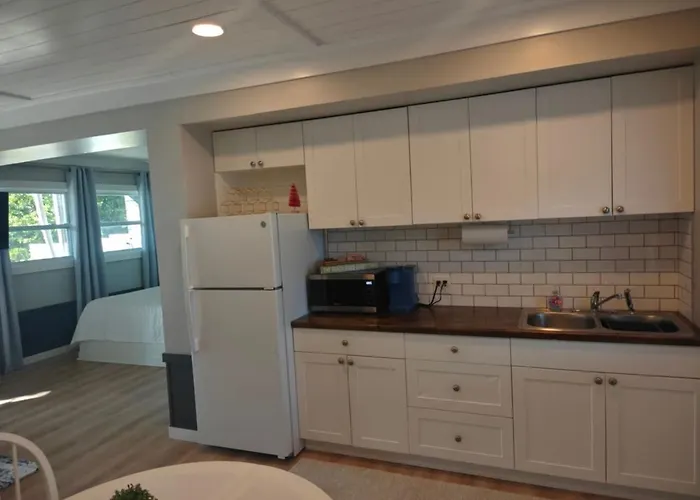 The Lazy Manatee Charming Waterfront Studio