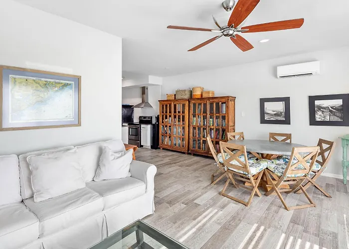 Marshall Blvd 2907 C - Ocean Spray At The Blue Horizon