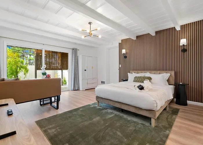 Bright Modern Pacifica Studio With Private Backyard Near Beaches & Sfo