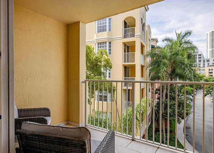 Modern King Suite At The Yacht Club Aventura 5405