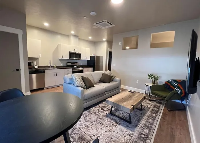 104- Spacious Studio Rental In La Grande
