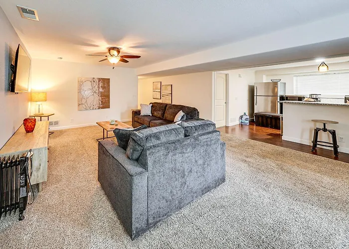 4 Mi To K-State! Modern Garden-Level Apt