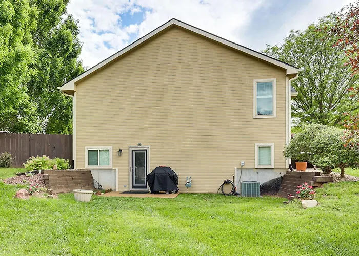 4 Mi To K-State! Modern Garden-Level Apt