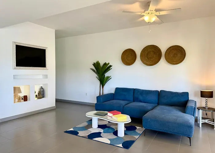 Modern 2-Bedroom With Marina View In Porto Cupecoy
