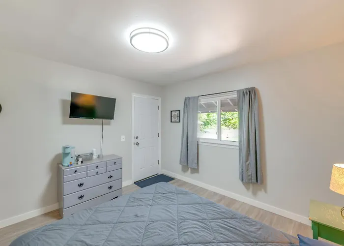 Cozy Room Near Schroon Lake Marina, Town & Beach!