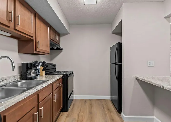 Newly Renovated Unit In Central Spfld #103