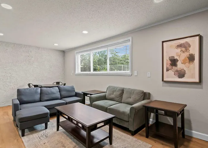 Newly Renovated Unit In Central Spfld #103