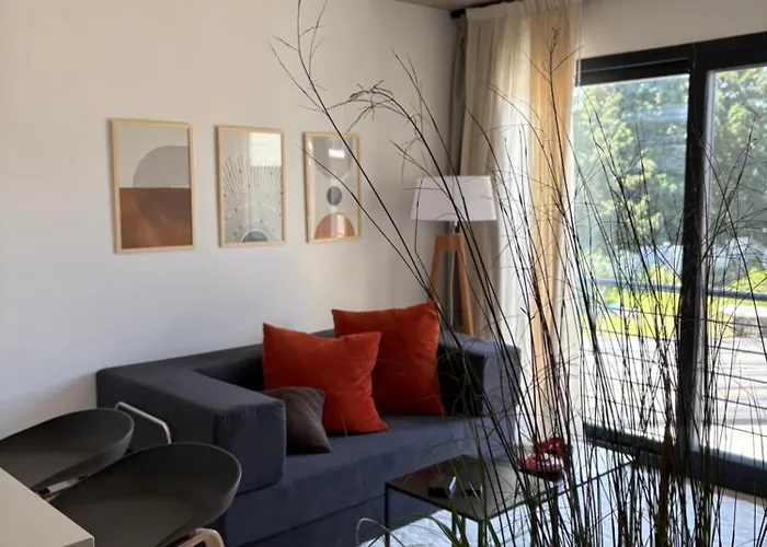 Moderno Y Calido En Officia Pilar Con Piscina Y Cowork