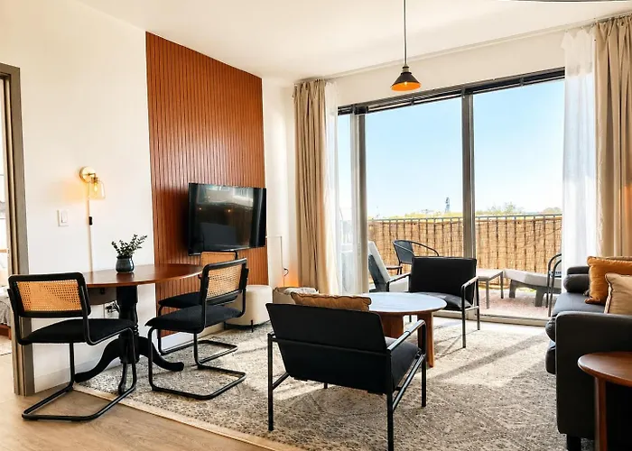 Bay View Designer 2Br - Best Location With Balcony, Gym, And Terrace - Sleeps 6