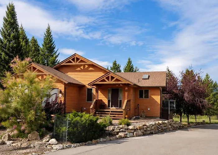 Log Style Home With Hot Tub By Stayin
