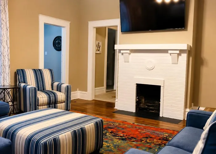 Sleeps 6 Pet Friendly Retreat Porch Swing Near Una