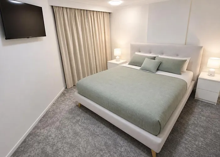 Central Surfers Paradise 2Br Pool Walk To Beach & Cavill