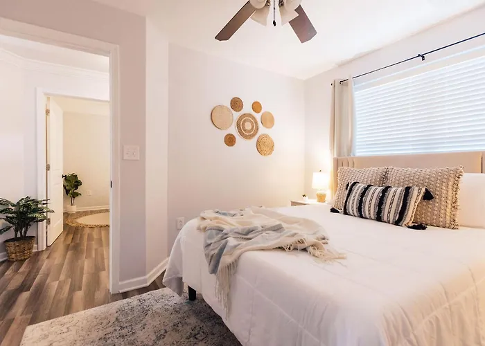 Spacious 3 Bed Condo Near Etsu