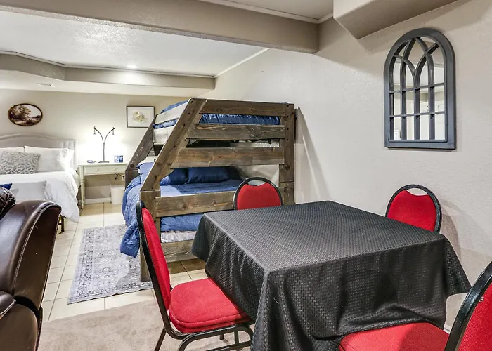 Littleton Apt W/ No Cleaning Fee Near Chatfield!