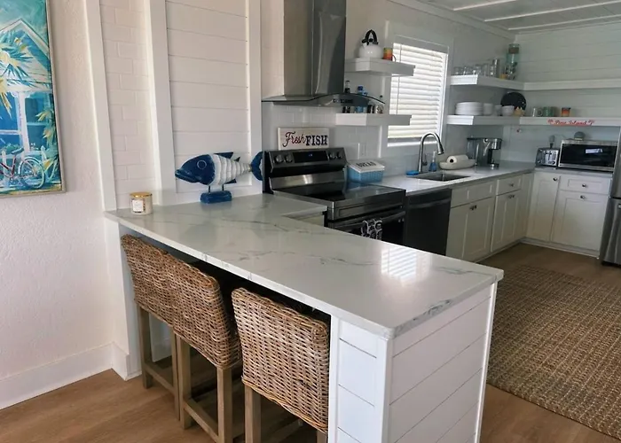 Tarpo Tide Grand Remodeled 3 Bedroom Waterfront View