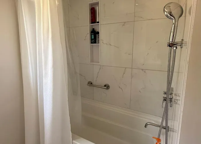 Quiet 2Br Retreat - In-Unit Wd - Free Beach Pass