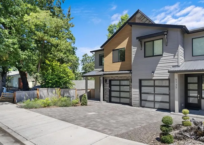 Spacious West Linn Midterm Retreat - 3Br, Fully Fenced Family Friendly Home