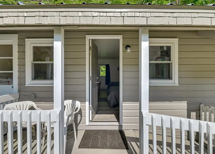 Walk To Schroon Lake! Studio W/ Shared Fire Pit