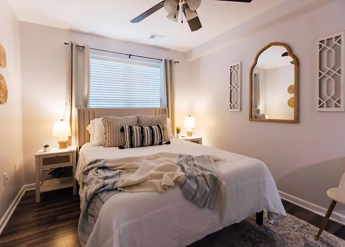 Spacious 3 Bed Condo Near Etsu