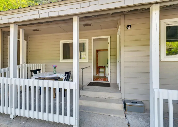 Close To Marina, Beach & Town! Schroon Lake Escape