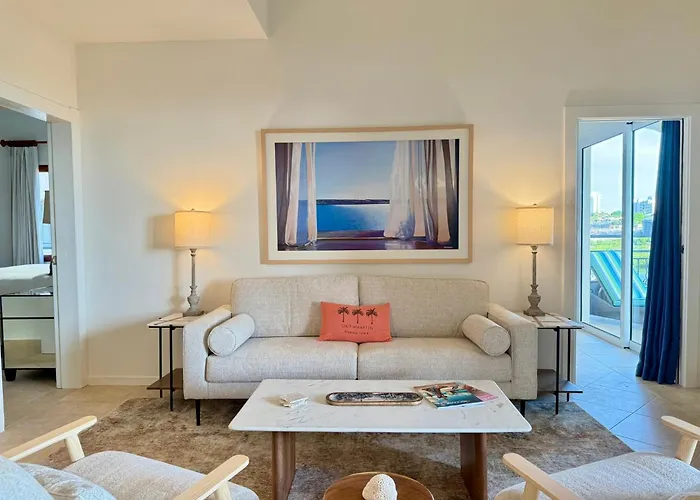 Elegant 2-Bedroom With Marina View - Porto Cupecoy